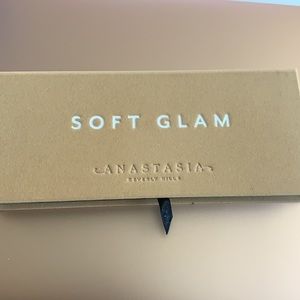 Anastasia Beverly Hills eyeshadow palette